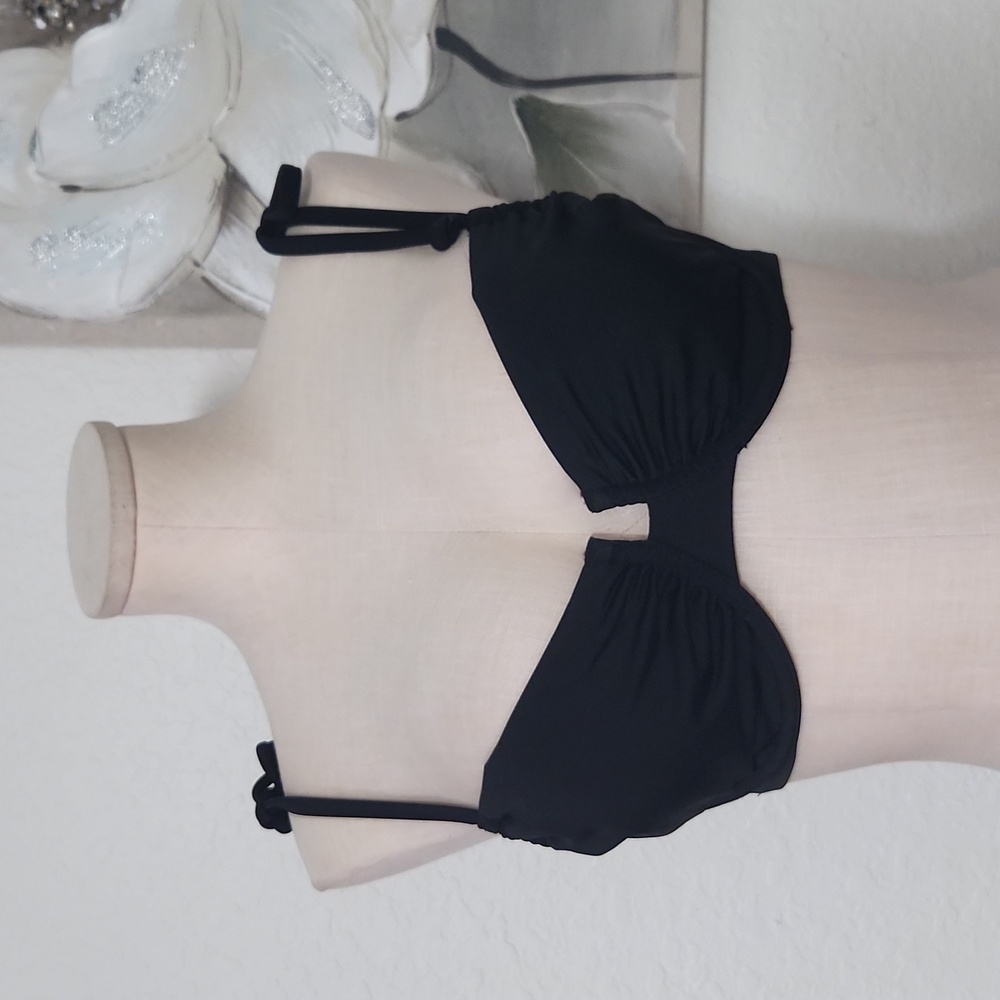 🚨3 for $20 deal! 🚨Victoria's secret bikini top, Size 34D